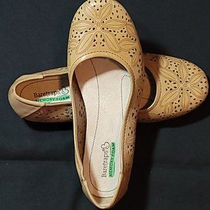 Bare Traps Women's tan Mariah Flats size 6.5